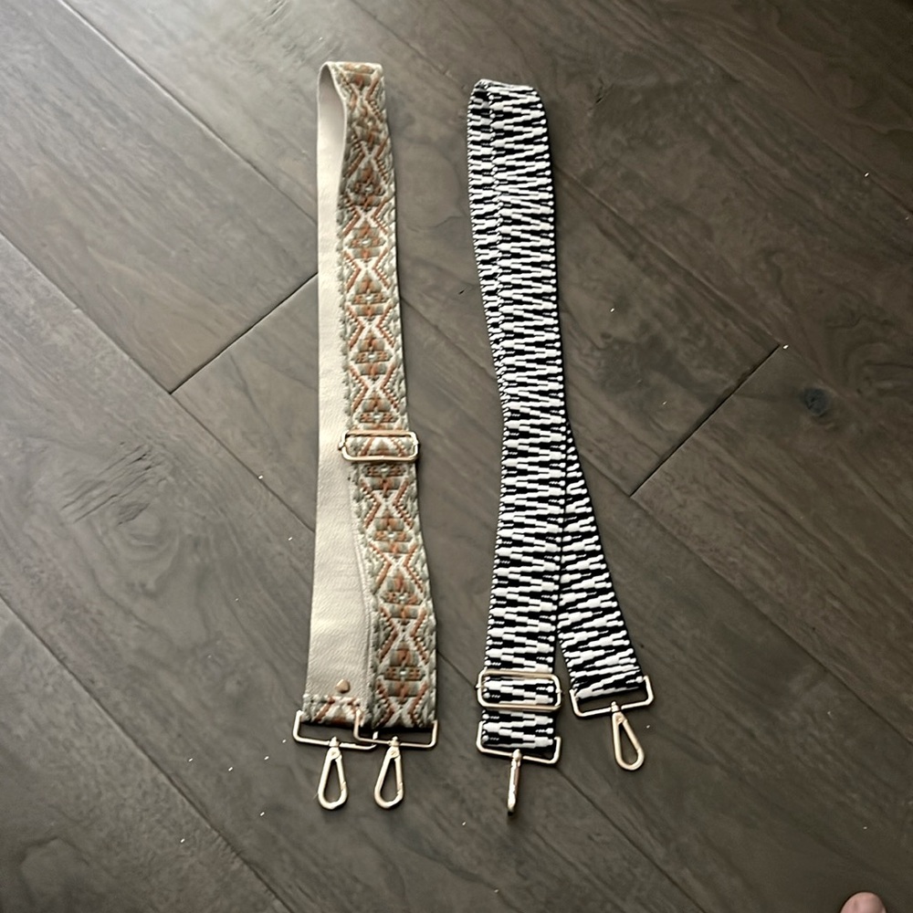 Two straps for pom-pom London bags.